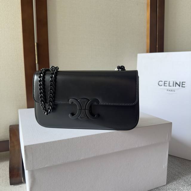 Chain Shoulder Bag 22S Early Spring Collection Short Chain Shoulder Bag is here!