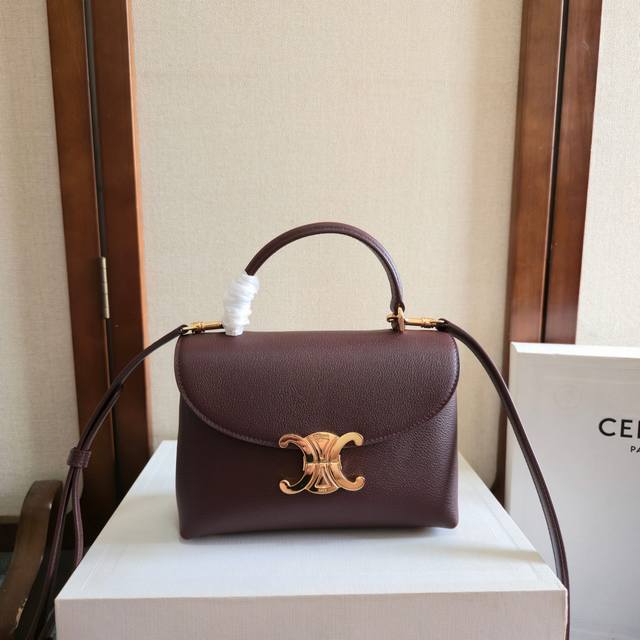 New Arrival: Ce Arc de Triomphe Kelly Handbag! The new Arc de Triomphe bag exude