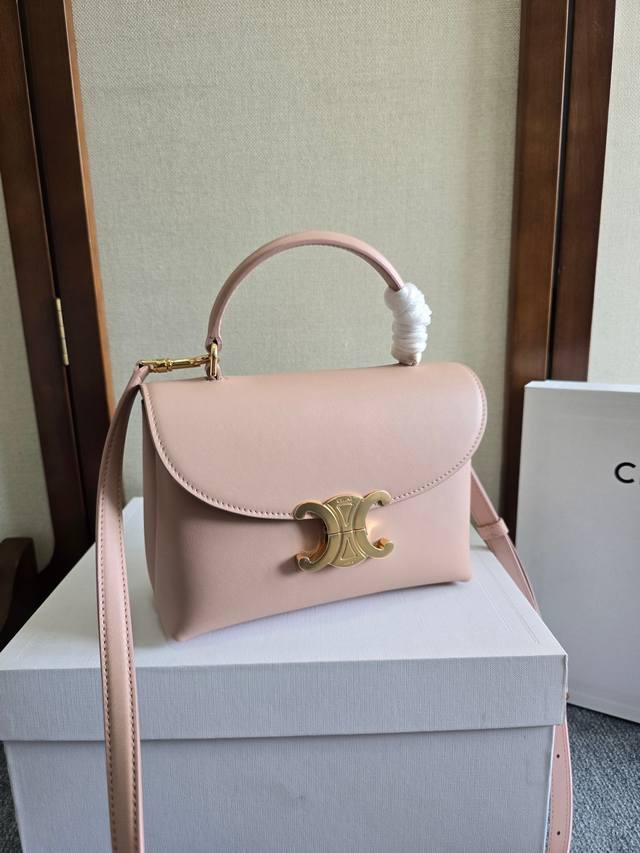 New Arrival: Ce Arc de Triomphe Kelly Handbag! The new Arc de Triomphe bag exude