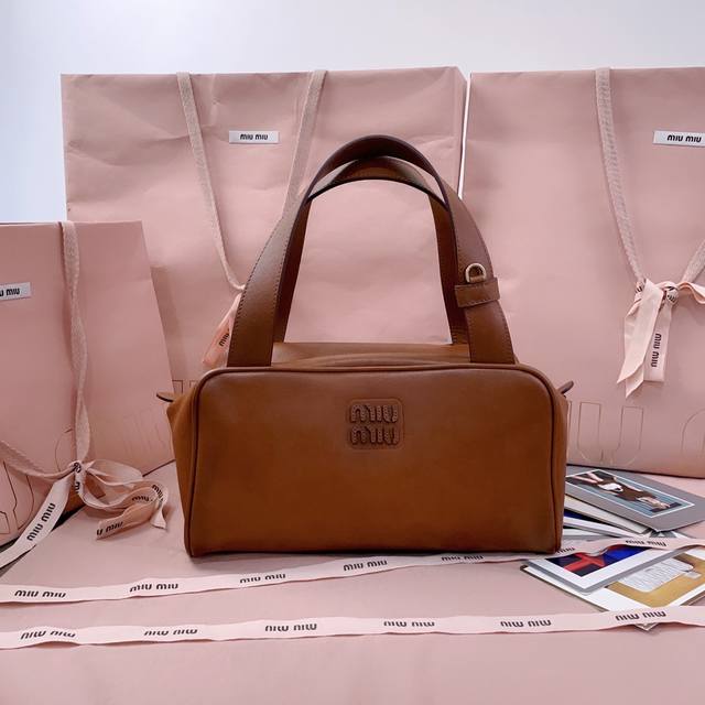 5Bb182, New and Popular Underarm Bowling Bag. This reinterpretation of the handb