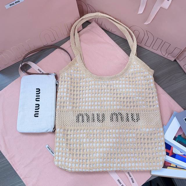 5Bg231, Miu's new summer mesh beach tote bag. The outer layer features a smooth,
