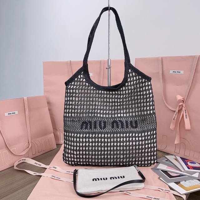 5Bg231, Miu's new summer mesh beach tote bag. The outer layer features a smooth,
