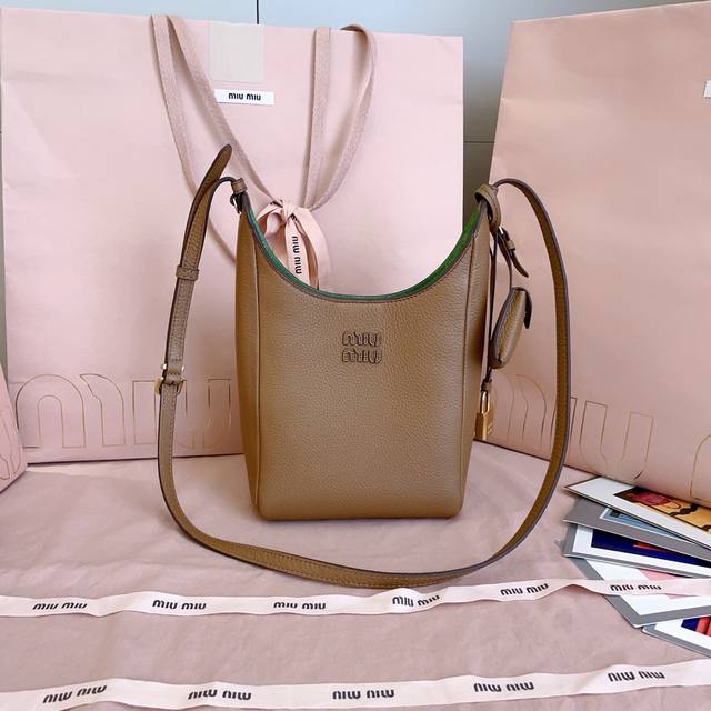 5Be099 Miu's new pop-up tote bag from Japan, made of top-grade imported cowhide,