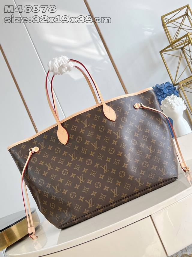 Original Leather Exclusive Real Shot M46978 This Neverfull large tote bag featur
