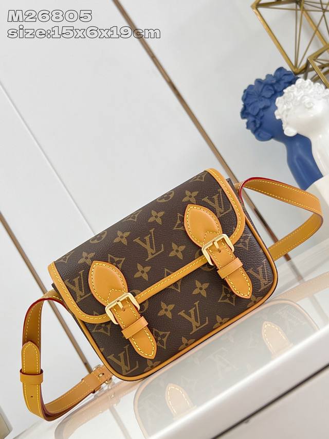 Original Leather Exclusive Real Shot M26805 This Satchel mini handbag is from th