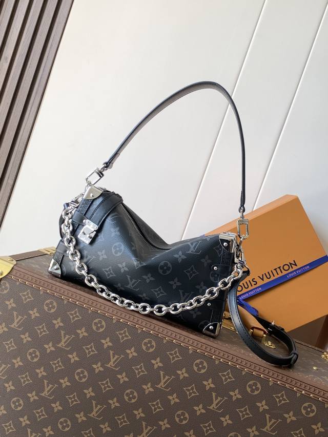 Top-tier original, with a variable code chip M26226. The Side Trunk series intro