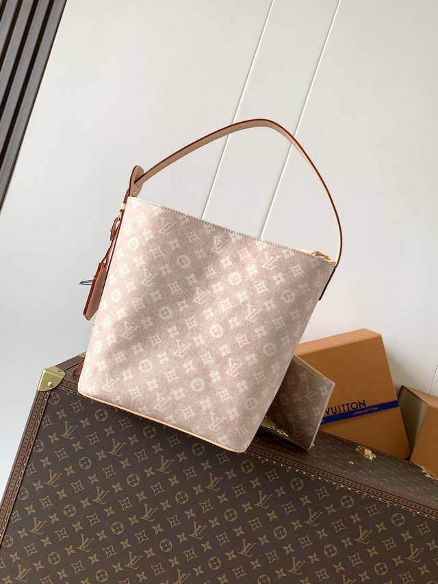 Top-tier original, with code M25727 Ddd. This all-in large handbag is from the L