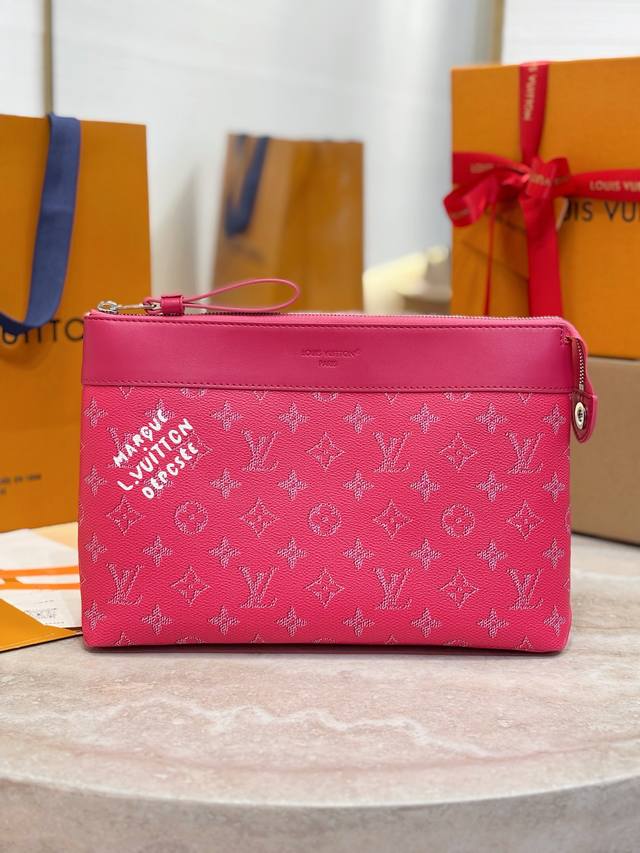 Top-tier original M12665 Rose Red Pochette Voyage Souple Clutch. This Pochette V