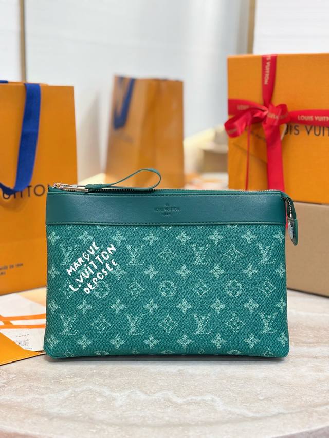 Top-tier original M12665 Green Pochette Voyage Souple Clutch. This Pochette Voya