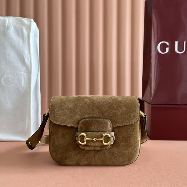 Comes with full boutique packaging. From the 2025 Fall/Winter collection, this s