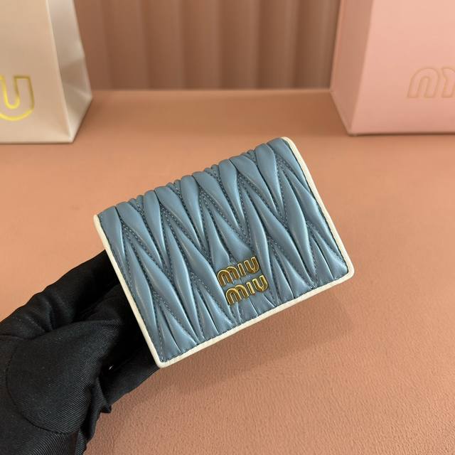 Comes with full boutique packaging. Latest version of the Mm pocket wallet, new
