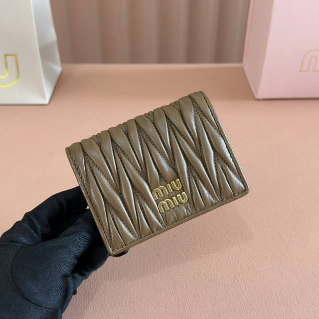 Comes with full boutique packaging. Latest version of the Mm pocket wallet, new