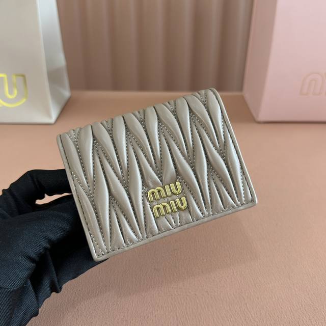 Comes with full boutique packaging. Latest version of the Mm Pocket Wallet, a ne