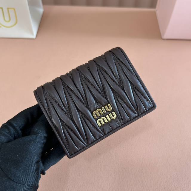 Comes with full boutique packaging. Latest version of the Mm pocket wallet, new