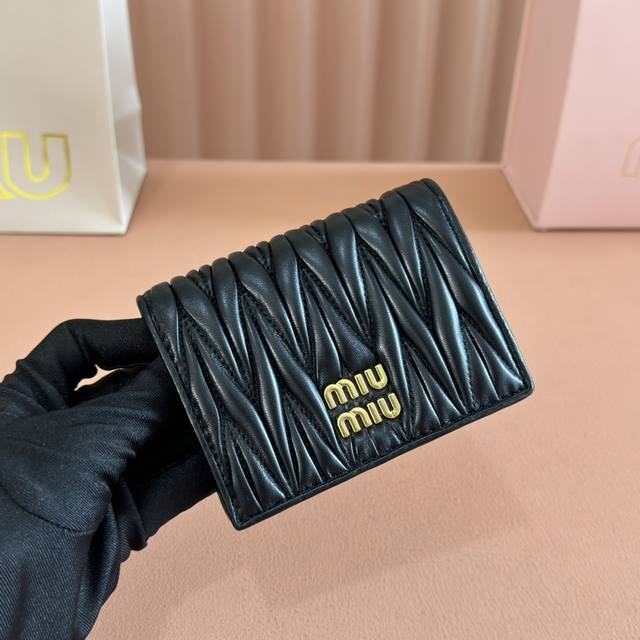 Comes with full boutique packaging. Latest version of the Mm Pocket Wallet, a ne