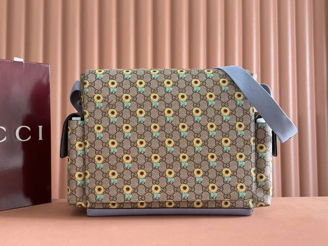 Comes with a full set of original gift bags. From exquisite embroidery to all-ov