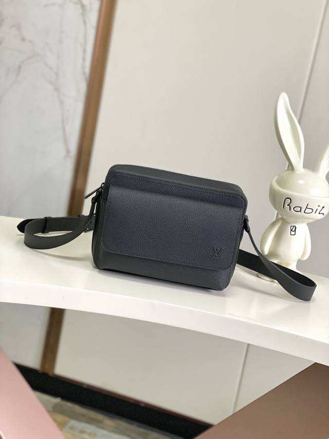 Haiyuan, individual home photos, semi-steel 163 chip Boarding messenger bag M152