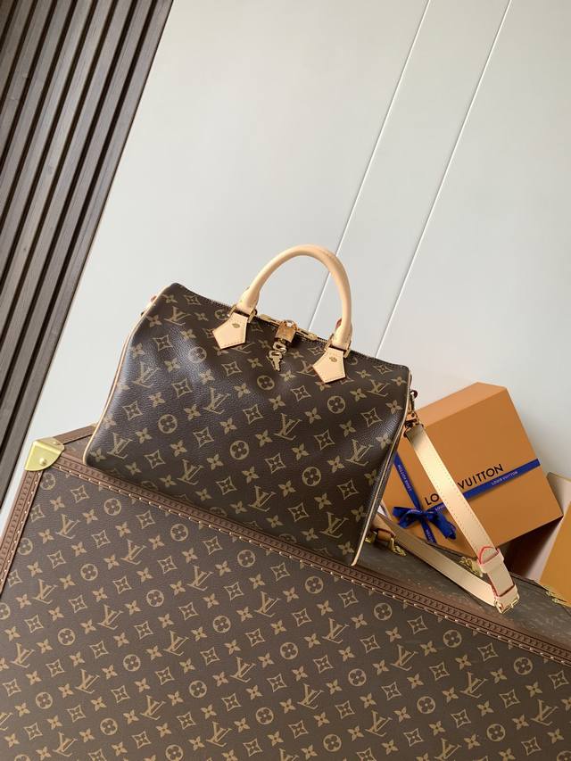 Top-tier original, with serial number M46980. The Speedy 30 series handbag was o