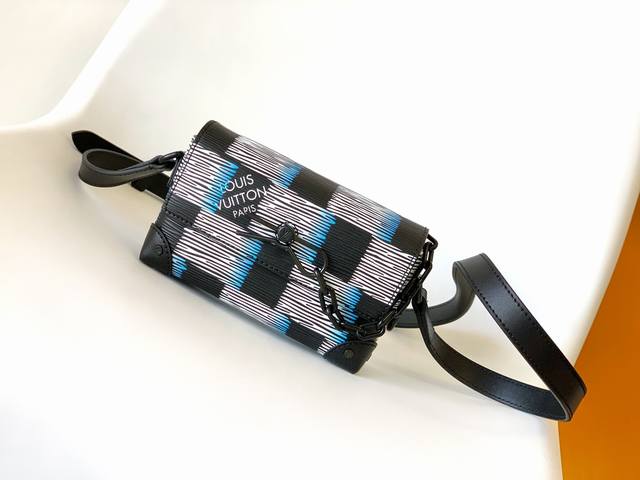 M82819 Black Night Checkered Men's Bag, Full Leather Water Eave Messenger Bag Se