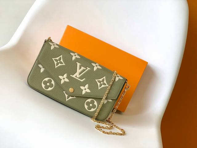 Top-grade original single-piece semi-steel hardware, top-grain cowhide leather.