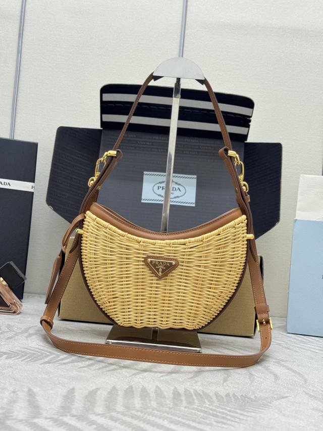 Bamboo Woven Crescent Bag 1Bc202 This new woven bag features a charmingly curved