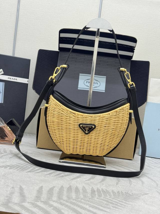 Bamboo Crescent Bag 1Bc202 This new woven bag features a charmingly curved cresc