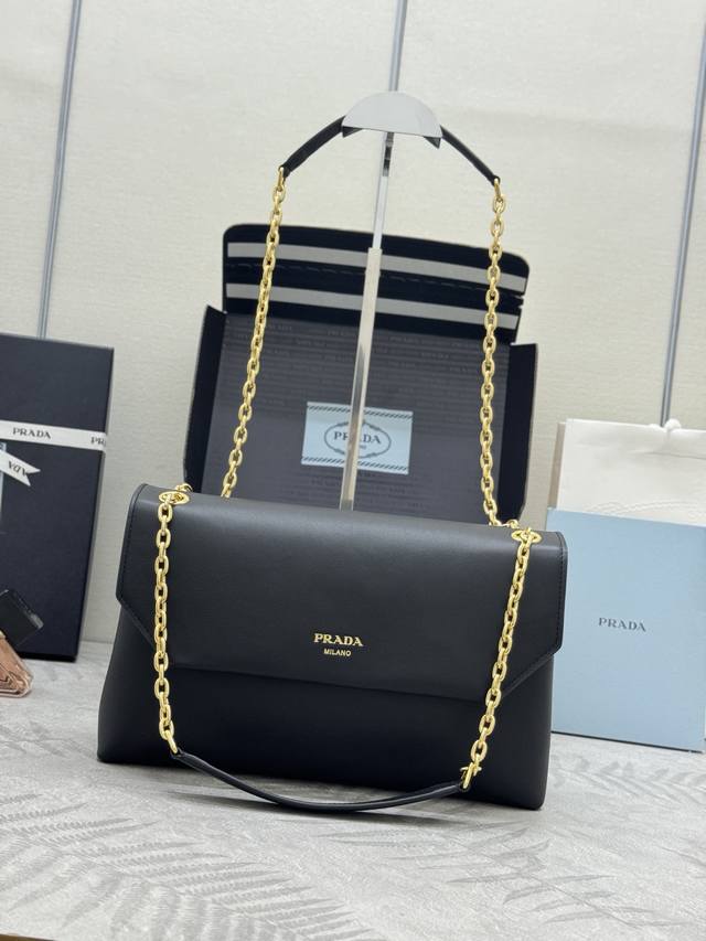 New Small 1Bd371 Women's Handbag/Shoulder Bag. This new women's bag is made of i