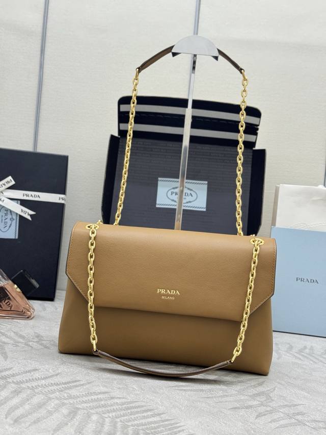 New Small 1Bd371 Women's Handbag/Shoulder Bag. This new women's bag is made of i