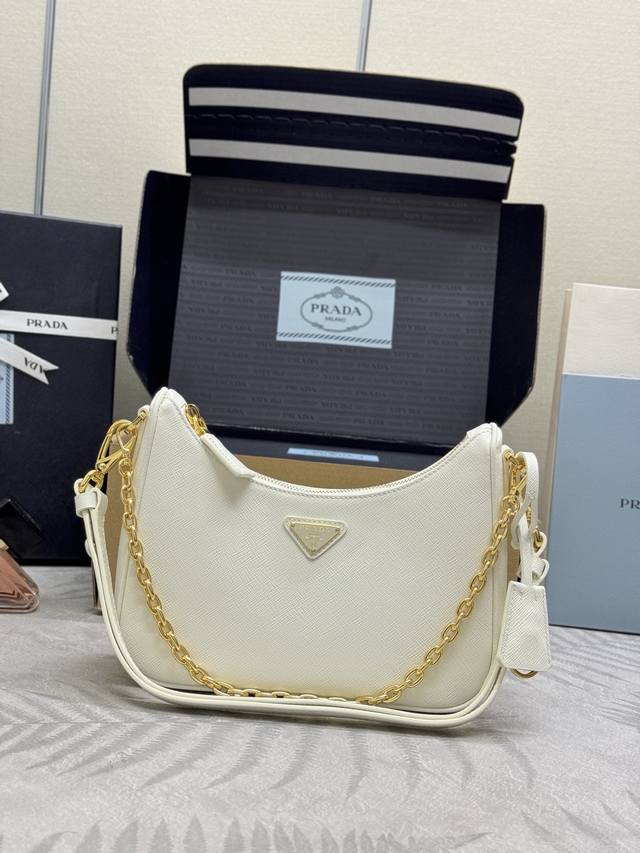 New upgraded Hobo1Bc204 with detachable cross-grain shoulder strap. This versati