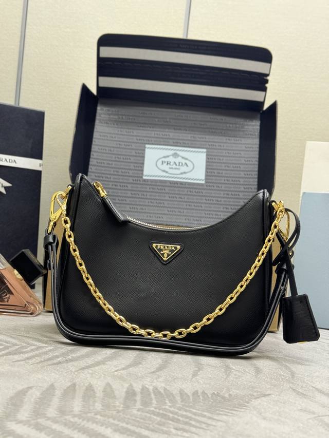 New upgraded Hobo1Bc204 with detachable cross-grain shoulder strap. This versati