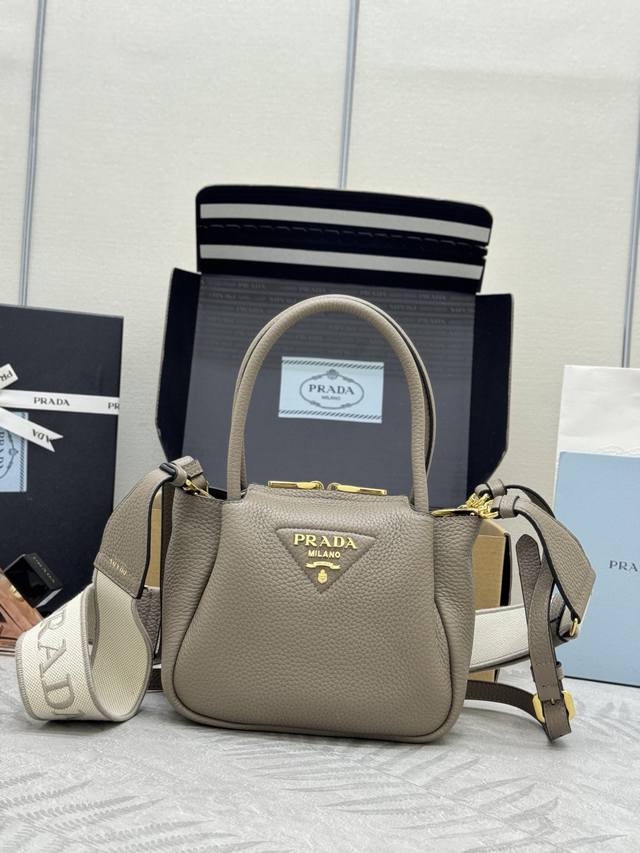 New Gold Buckle Basket Bag 1Ba362 Mini Size This contemporary, exquisite leather