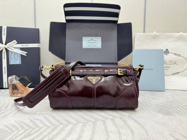 New Lux Soft Oil-Waxed Leather 1Bh215 Crossbody Bag, Burgundy (Ddd) This crossbo
