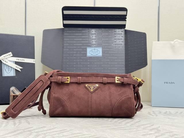 Lussolf Suede 1Ba215 Crossbody Bag This crossbody bag is made of imported suede,