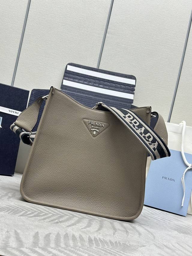 New Fabric Crossbody Bag 1Bc073 Large Tote Bag This leather mini shoulder bag fe