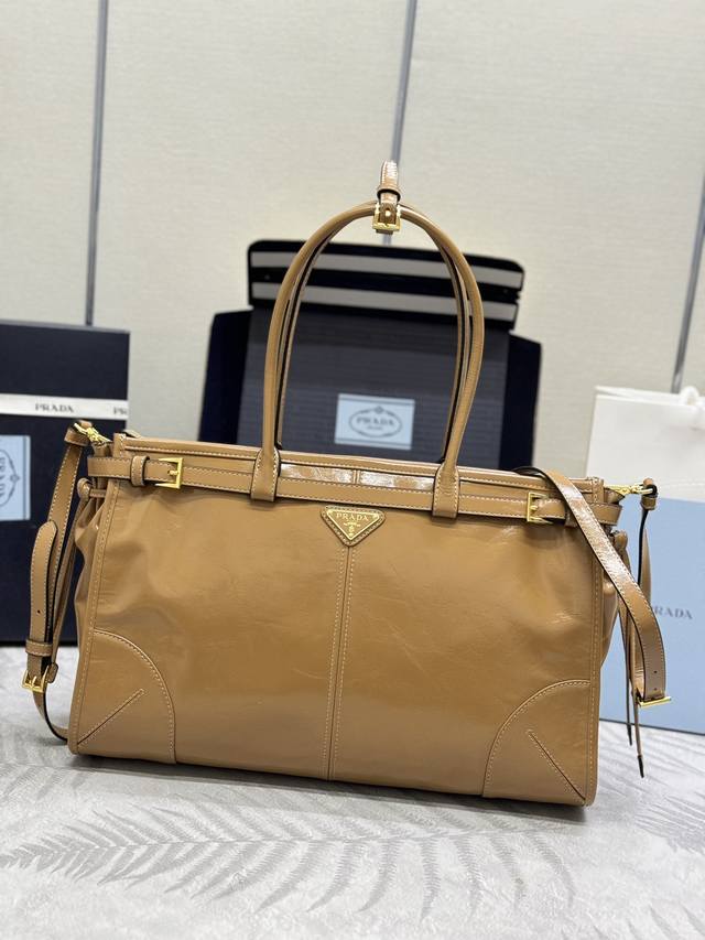 Soft Lux Oil-Waxed Leather 1Ba433 Large Size This handbag/crossbody bag is made