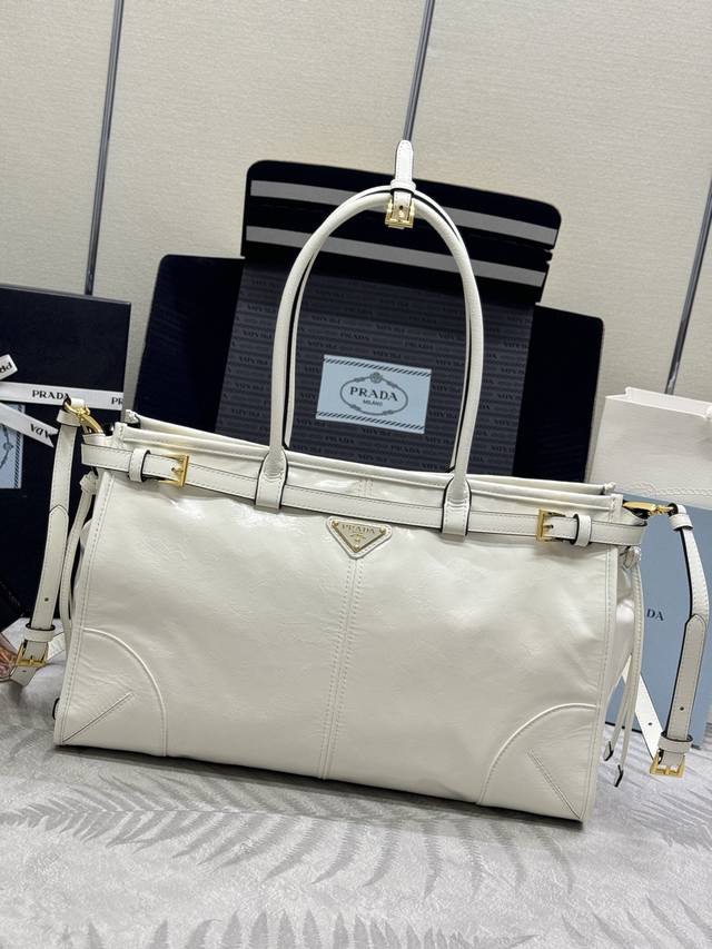 Soft Lux Oil-waxed Leather White 1Ba433 Large Size This handbag/crossbody bag is
