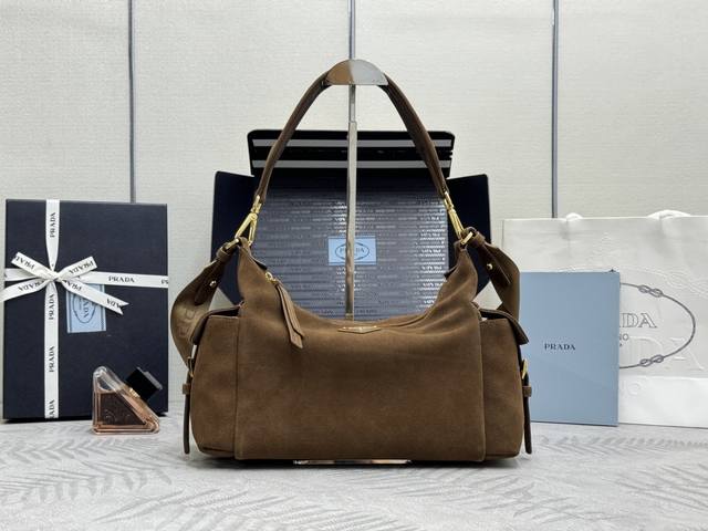 New Explorer Bag, Suede 1Bc264 (Ddd) This explorer bag is crafted from imported