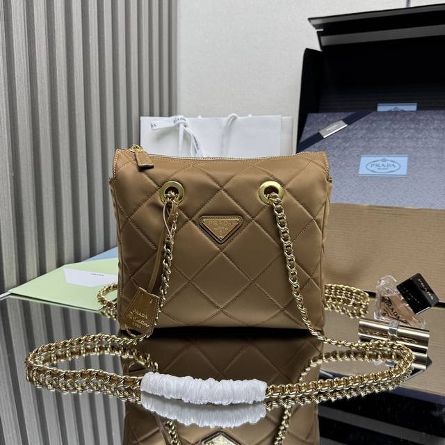 Top-quality original vintage zippered hobo bag, small size 1Bg468. This vintage