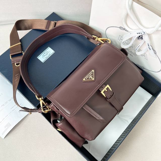 New Messenger Bag 1Bd394 Lambskin This handbag perfectly blends sophistication a