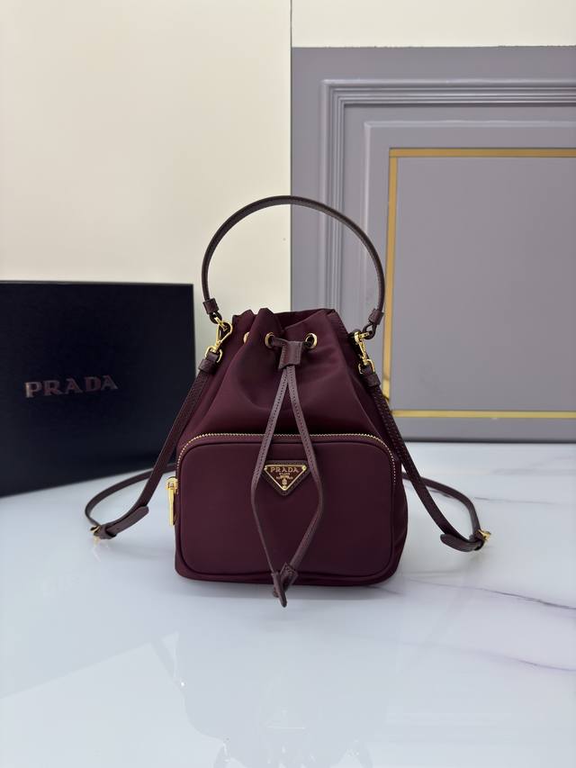 Classic style 1Bh038 new color has arrived! Made with imported nylon fabric, top