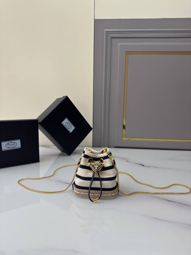 Mini Bucket Bag 1Nr016 Striped Style This mini bag offers a fresh interpretation