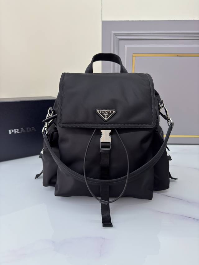 New Backpack 2Vz118 This Explore bag perfectly blends elegance and functionality