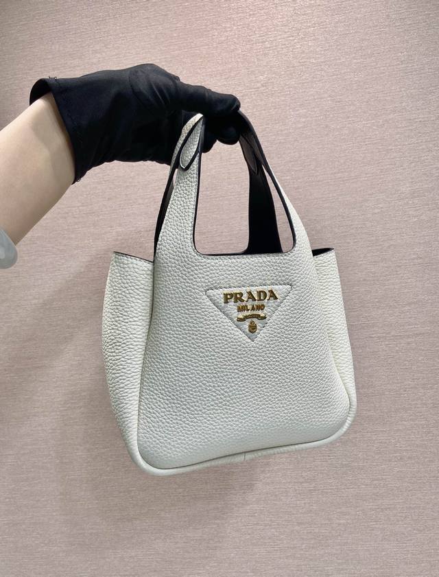 Mini Shopping Basket 1Ba349 Gold Hardware This mini shopping basket is made of i