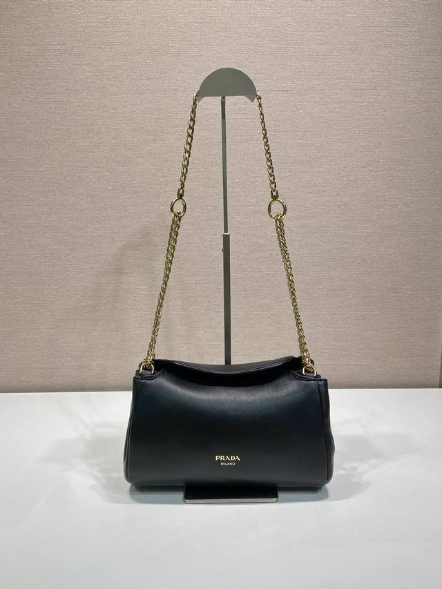 New Arrival 1Bd395 This Tumulte bag suggests a dynamic yet sophisticated attitud