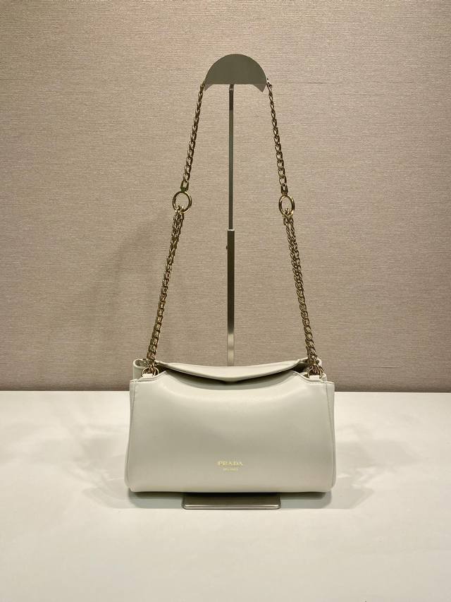 New Arrival 1Bd395 This Tumulte bag suggests a dynamic yet sophisticated attitud
