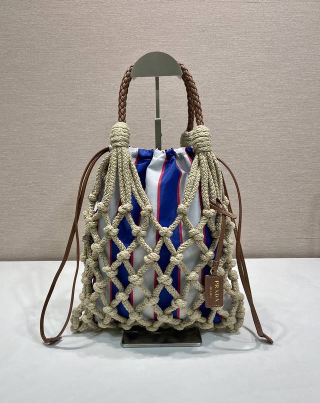 Premium Original Brand New 1Bc111 Woven This handmade cord bag features a maram