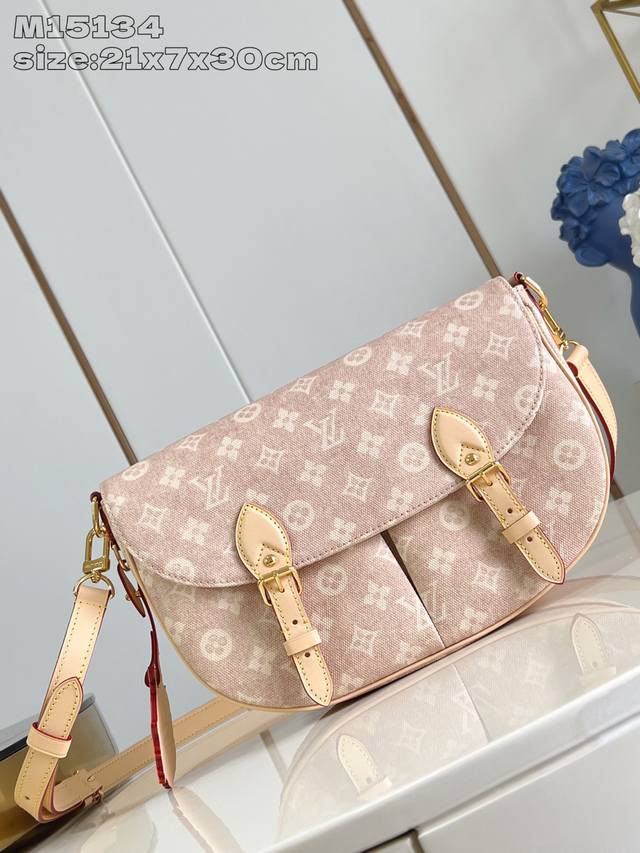 Factory Price P Top-Tier Original M15134 Escape Handbag Makes a Notable Appearan