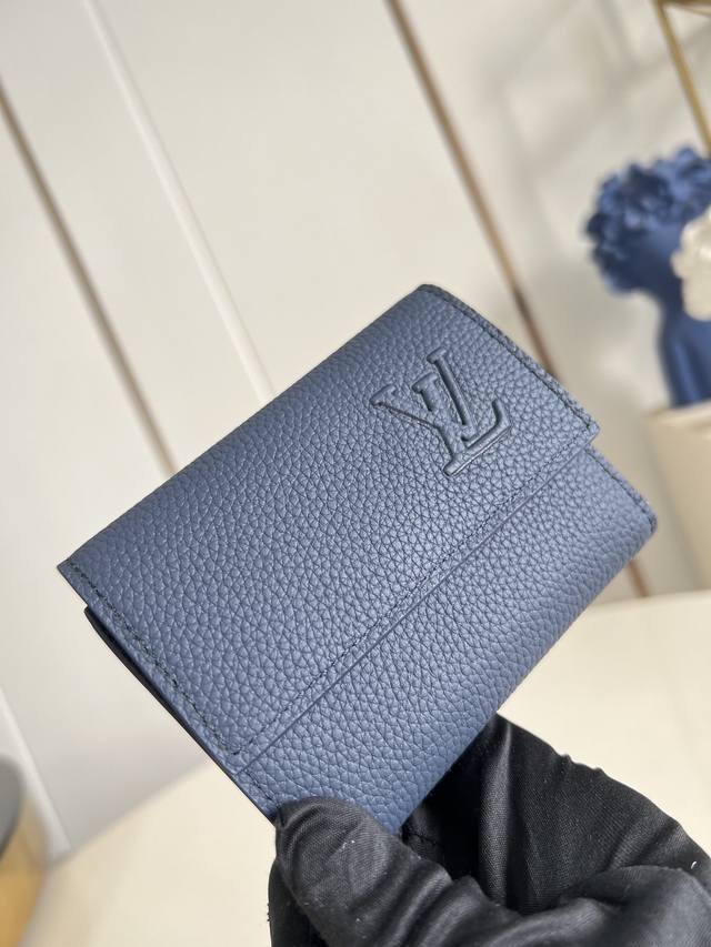 Factory Price P Top-Tier Original M26250 Royal Blue This compact Victor wallet i