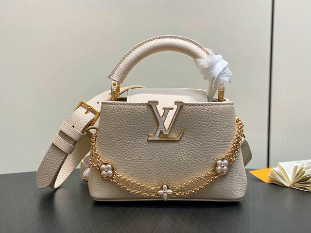 Factory Price P Top-Tier Original M25862 Beige Flower Chain Full Leather Cap, Na