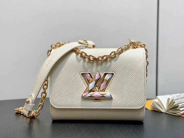 Factory Price P Top-Tier Original M12507 Beige Water Ripple Twist Small Handbag